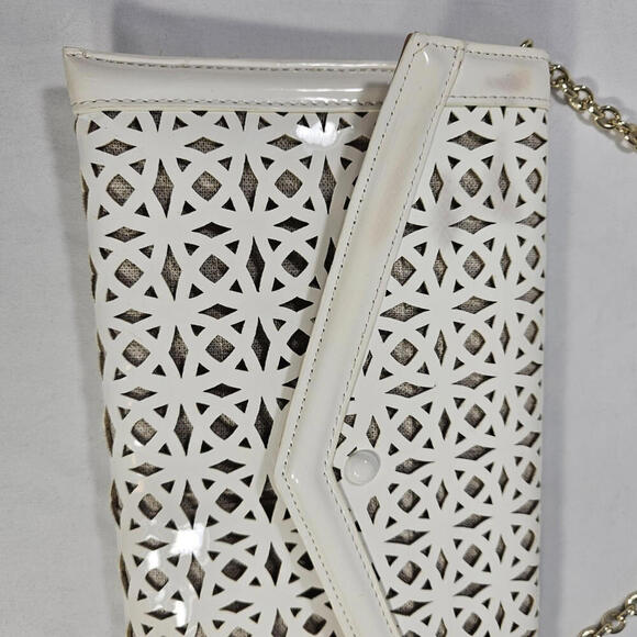 Sondra Roberts Squared Handbag Diagonal Open Cut White on Beige Chain and Snap - Picture 3 of 12